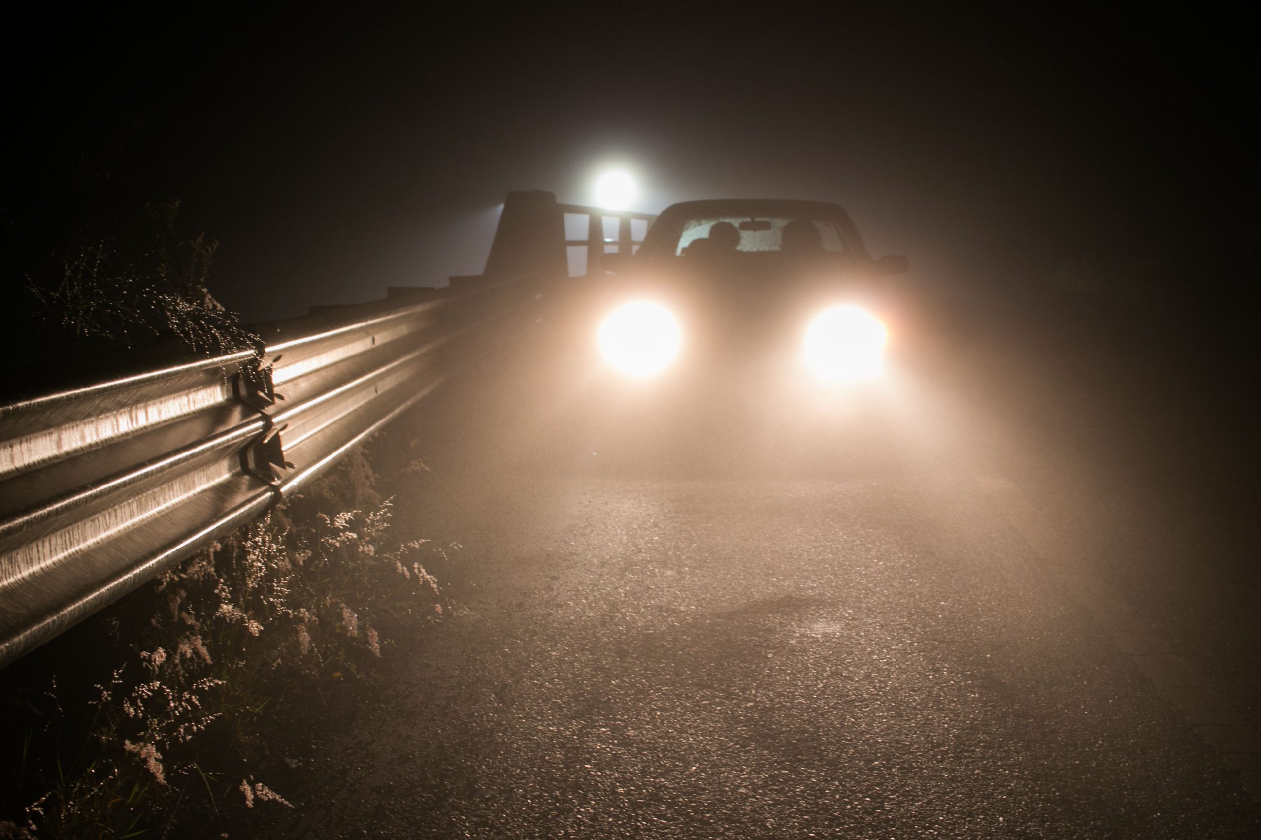 Cum circuli corect pe autostradă: reguli și capcane în chestionarele auto