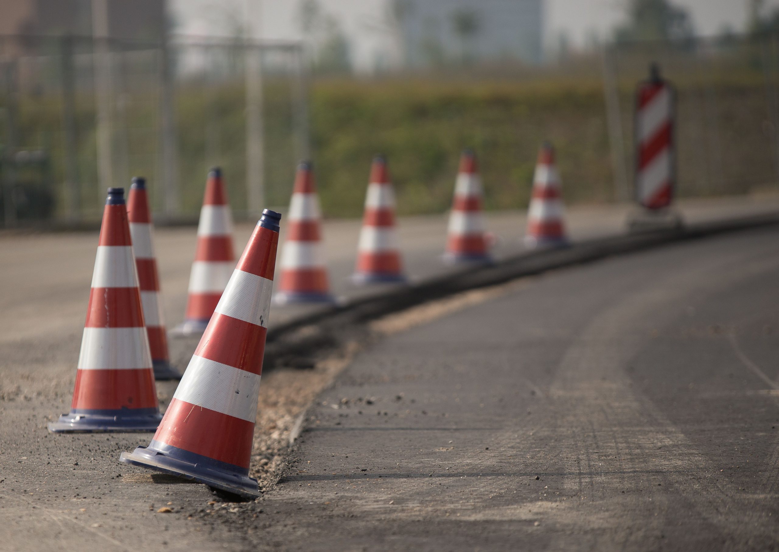Semnalizarea temporară la lucrări: cum treci în siguranță